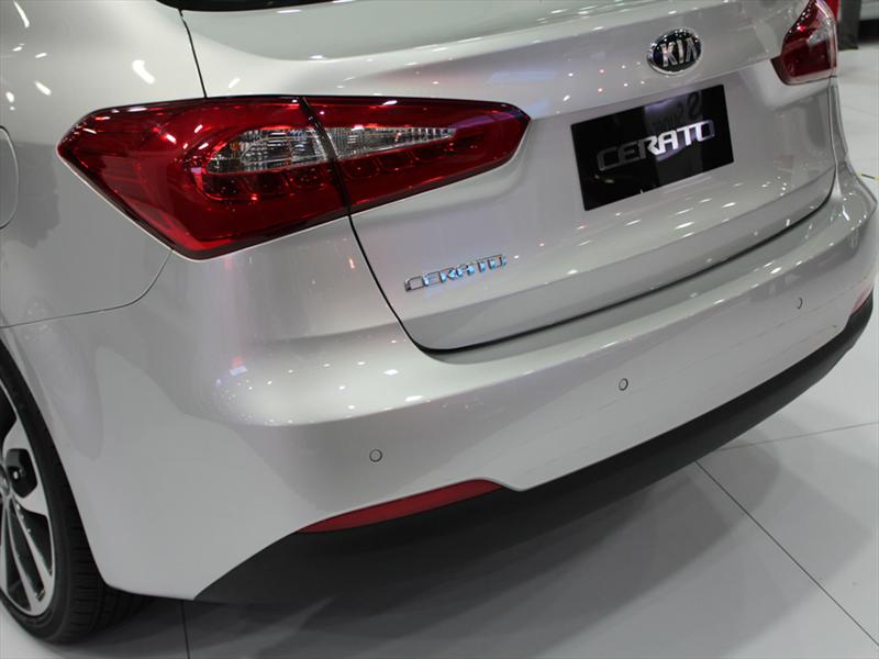 Nuevo Kia Cerato 2013 en el Salón del Automóvil