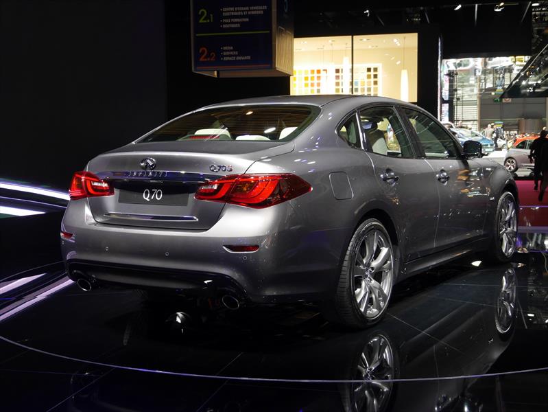 Infiniti Q70 2015