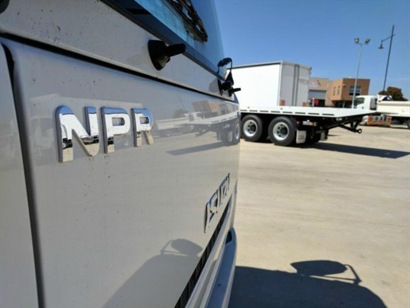 Isuzu NPR 75