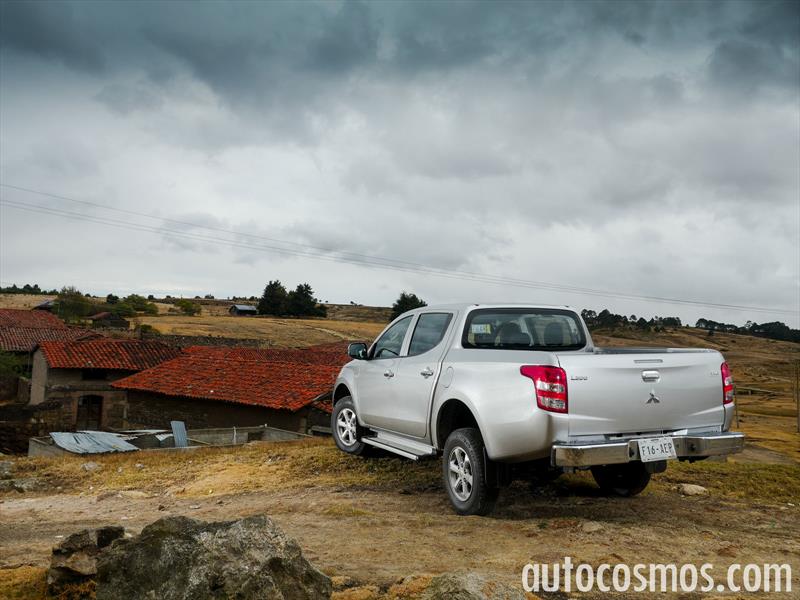 Nissan NP300 vs Toyota Hilux vs Mitsubishi L200