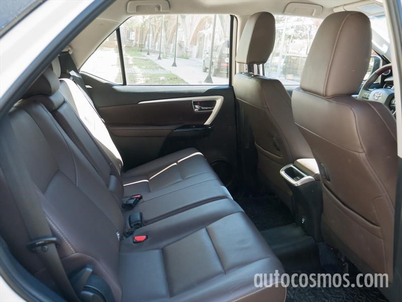 Nueva Toyota SW4 a prueba