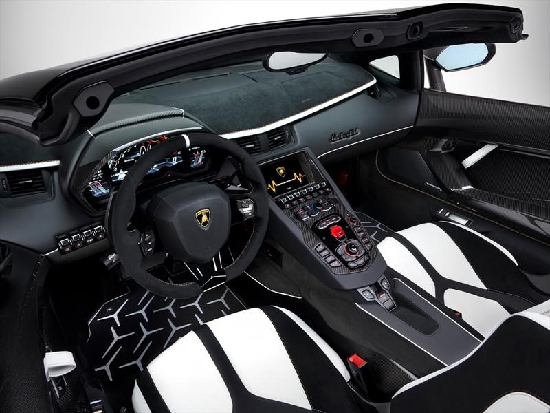 Lamborghini Aventador SVJ Roadster