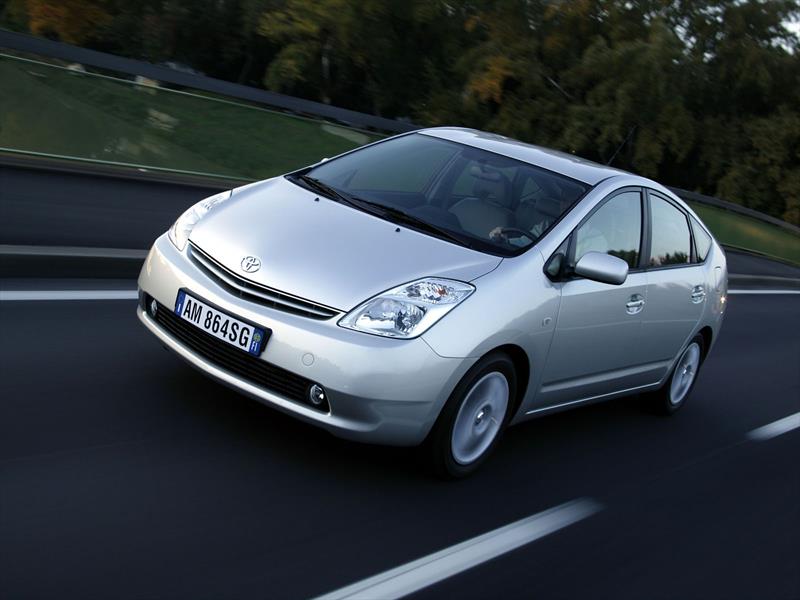 ¿Cómo funciona el Toyota Prius híbrido?