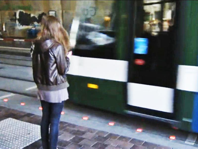 Semáforos para adictos al teléfono celular