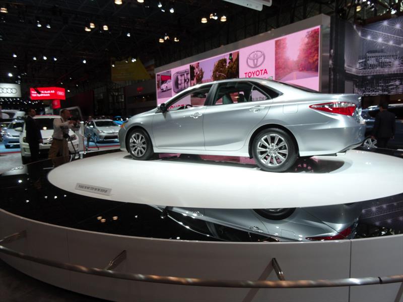 Toyota Camry 2015 se presenta