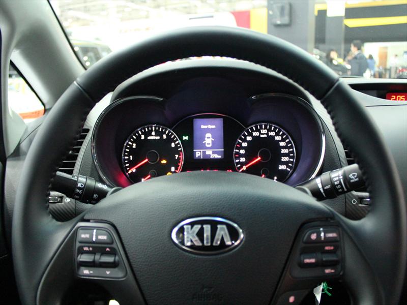 Nuevo Kia Cerato 2013 en el Salón del Automóvil