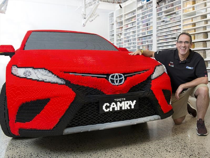 Toyota Camry con Lego