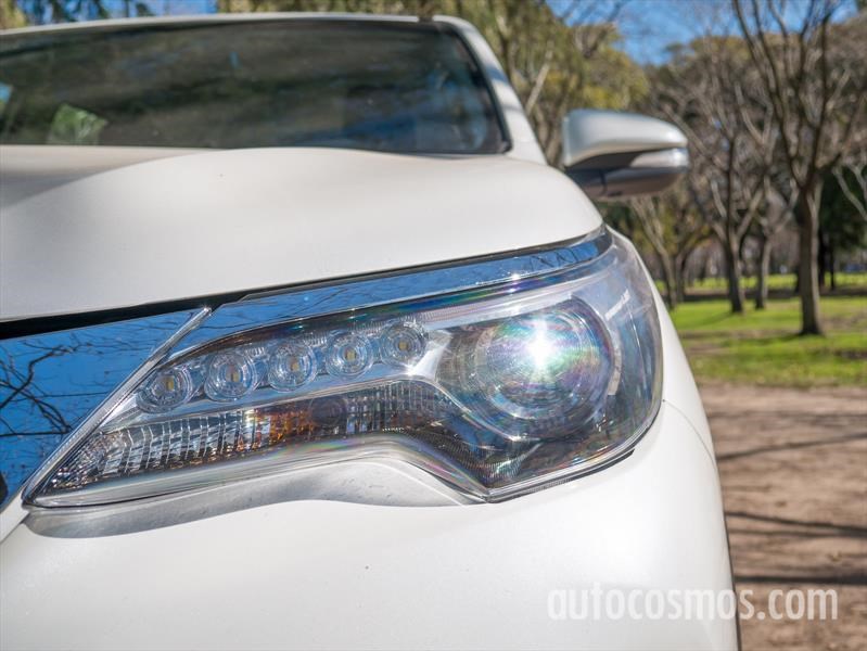 Nueva Toyota SW4 a prueba