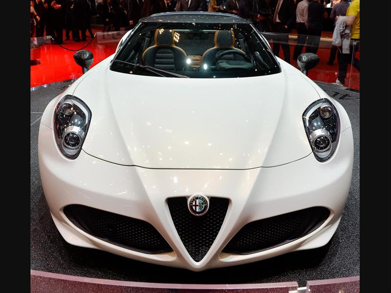 Alfa Romeo 4C Spider, acelerando el cielo