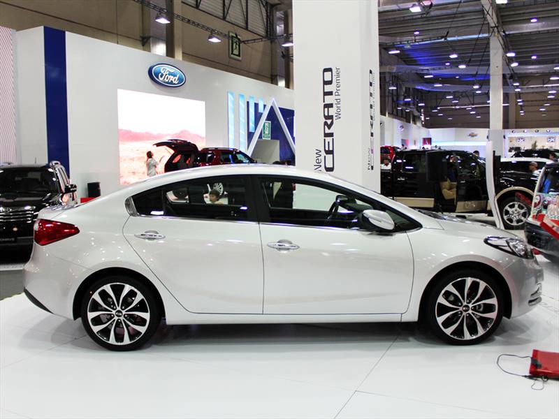 Nuevo Kia Cerato 2013 en el Salón del Automóvil