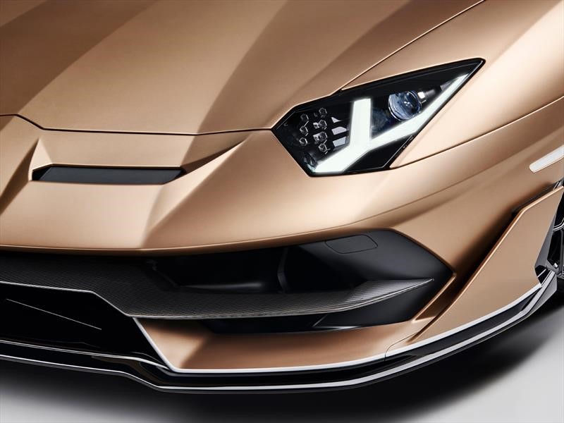 Lamborghini Aventador SVJ Roadster