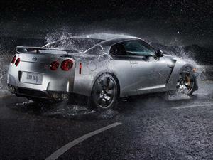 ¿Conviene lavar el auto con agua de lluvia?