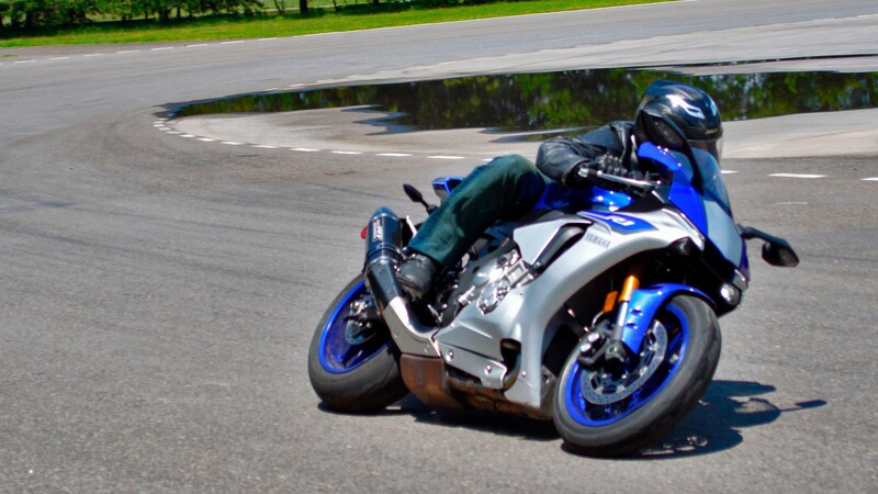 Manejamos la Yamaha R1 2020 en pista