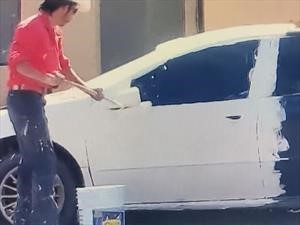 Sujeto te enseña como NO pintar tu auto