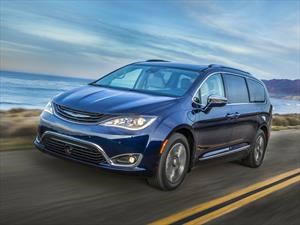 Chrysler Pacifica Hybrid 2017 es nombrada como la minivan más eficiente