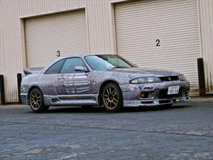 Tatúa el Nissan GT-R R33 de su marido
