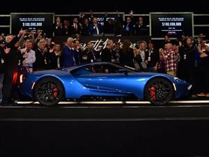 La primera unidad del Ford GT, vendida a un precio descomunal