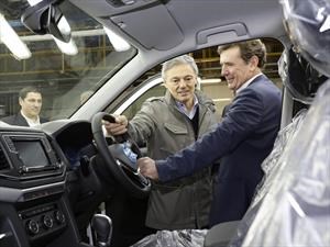 Francisco Cabrera visitó la fábrica de Volkswagen en Pacheco