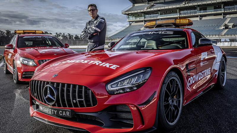 A Mercedes-Benz le quedó gustando el "rojo Ferrari" en sus nuevos Safety Cars