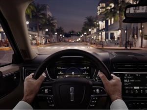 La posición correcta del asiento, volante y espejos al manejar