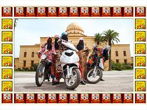 Motoqueras marroquíes se convierten en obra de arte