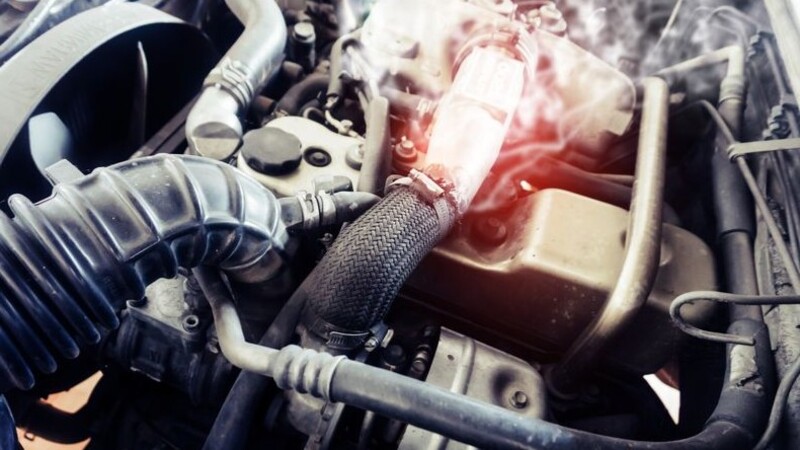 Cómo prevenir y reaccionar al sobrecalentamiento del motor de un auto