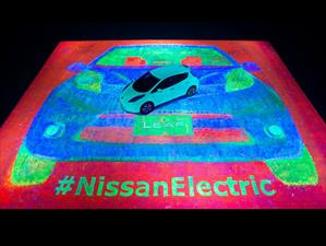 Nissan establece Récord Guinnesss por la pintura fluorescente más monumental