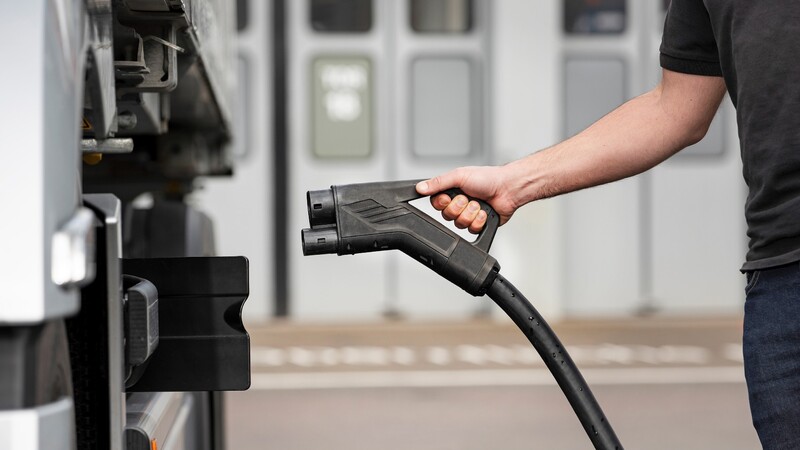 Europa se quedaría sin poder vender de autos de combustión en 14 años