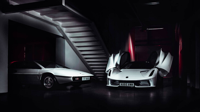 Lotus reunió al icónico Espirit de James Bond con su nuevo hiperdeportivo