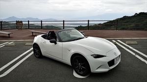 Manejamos un Mazda MX-5 en Japón, ¿Cómo es la vida con el volante a la derecha?