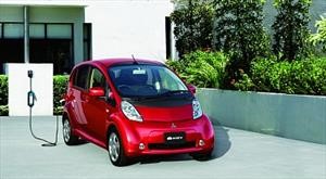 Mitsubishi i-MiEV: el primer vehículo 100% eléctrico producido en masa cumple diez años