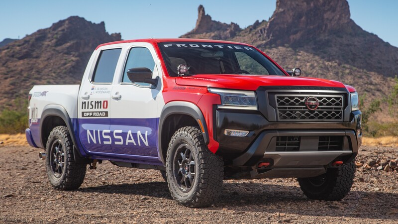 Una Nissan Navara PRO-4X 2022 con look retro y lista para el rally