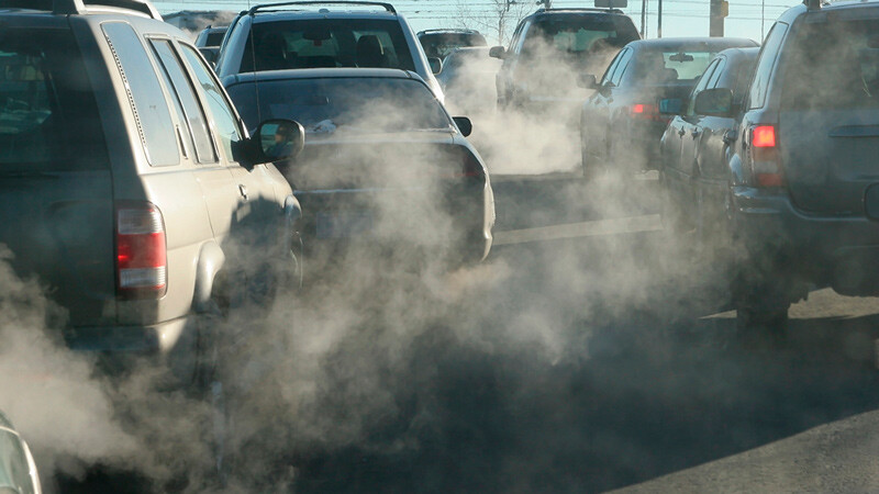 Quebec no quiere saber de autos nuevos a combustión a partir del 2035