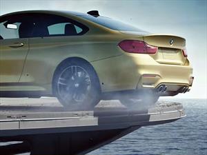 Video: BMW M4 derrapando en un portaaviones