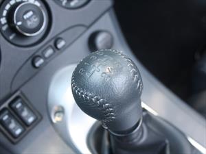 ¿Por qué el auto hace un zumbido cuando va marcha atrás?