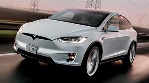 Ahora los Tesla se pueden detener solos en la luz roja del semáforo