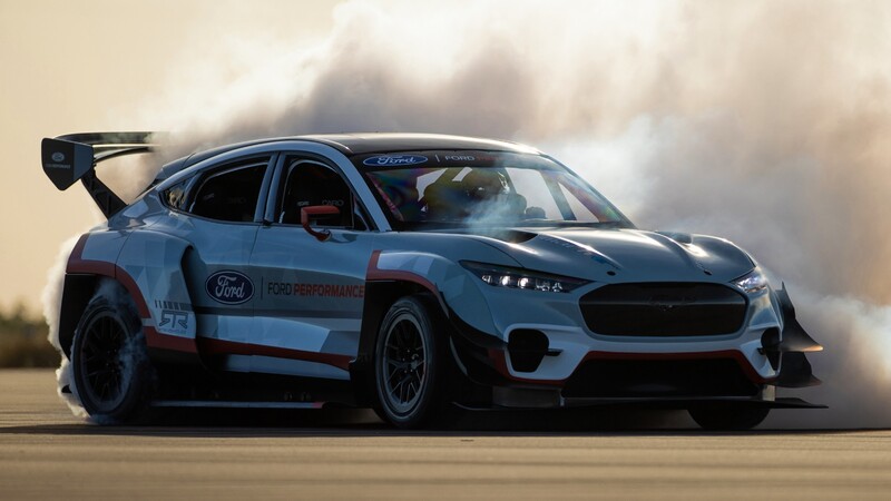 Ken Block demuestra la capacidad de drifting del Mustang Mach-E 1400