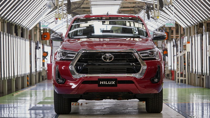 YPF es el lubricante de fábrica de Toyota Hilux