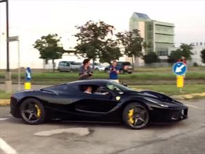 Este Ferrari LaFerrari estuvo a punto de sufrir un accidente