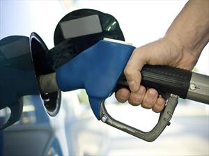 Estadounidenses desperdician millones de dólares en gasolina premium