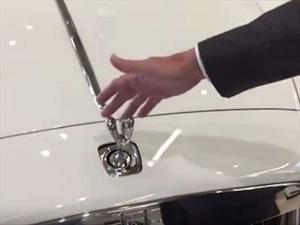 Esto pasa si tratás de robar el emblema de un Rolls-Royce
