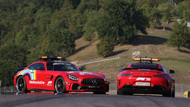 Mercedes pinta sus Safety Car de color rojo en tributo a Ferrari