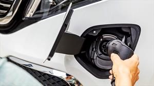 ¿Qué marcas todavía no ofrecen autos totalmente eléctricos?