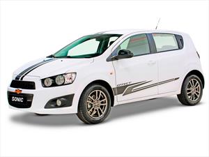 Chevrolet Chile presenta series especiales de los Spark GT y Sonic 2015