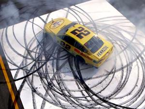 Video: Un minuto de donas patrocinado por un piloto de NASCAR