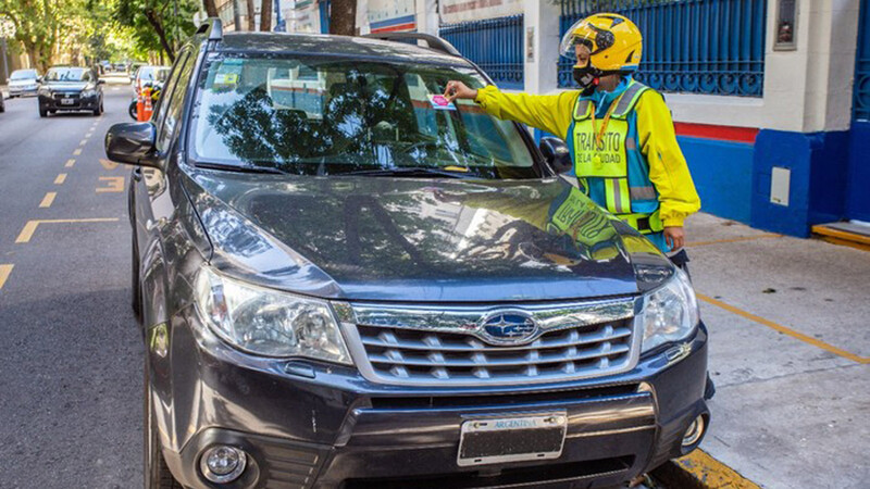 Regresan casi todas multas por mal estacionamiento a CABA