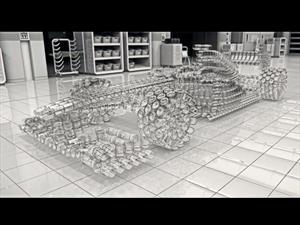Johnnie Walker crea un F1 con vasos de whisky para que tomes (conciencia)