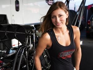 Video: Leah Pritchett vuela con un dragster de 11.000 CV