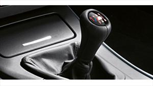 ¿Qué pasaría si pongo reversa cuando mi auto va hacia adelante?