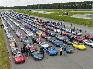 Congregación de Mazda MX-5s establecen récord Guinness